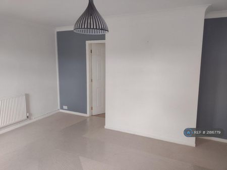 3 bedroom detached house to rent - Photo 5