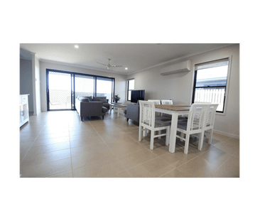 Comfort, Convenience & Coastal Living! - Photo 2