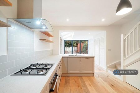 4 bedroom terraced house to rent - Photo 3