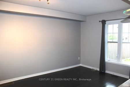 Townhouse For Lease | E8125392 - Photo 2