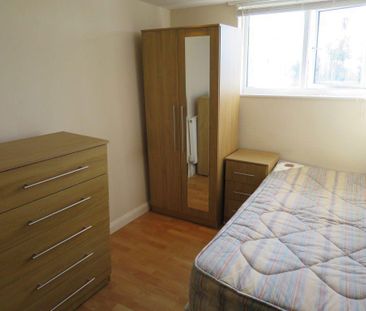 4 bedroom flat to rent - Photo 2