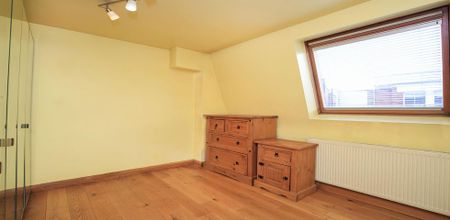 Recently refurbished two double bedroom flat minutes to Archway Tube. - Photo 5