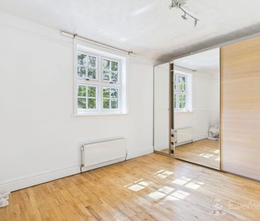 2 Bedroom - Photo 2