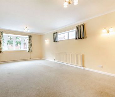 Exceptionally spacious bungalow in a quiet cul de sac in popular Ba... - Photo 1