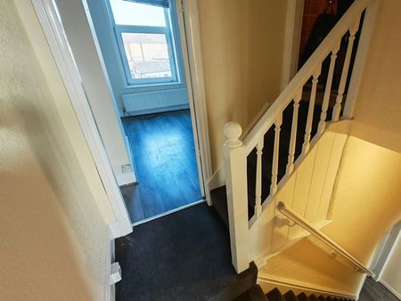 Terraced House to rent on - Photo 5