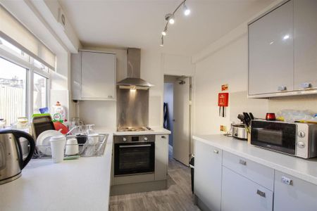 5 bedroom house to rent - Photo 2