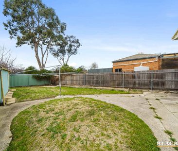 "Family-Friendly Home in Prime Karabar Location " - Photo 1