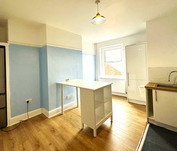 Maisonette to rent on - Photo 6