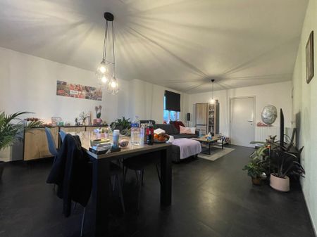 Lichtrijk appartement in nieuwstaat - Photo 2