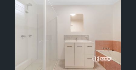 Home in the Treetops! - Photo 2