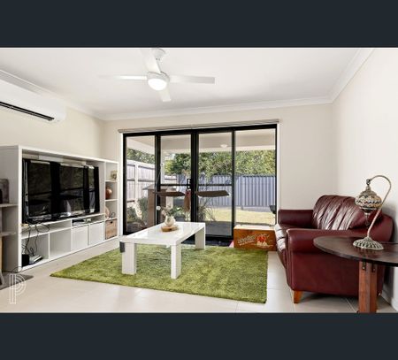 76 Spruce Circuit, Hillcrest, Qld 4118 - Photo 5