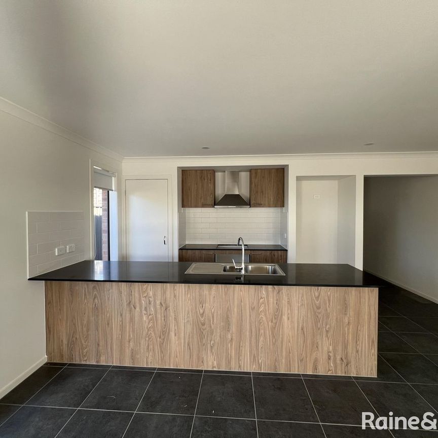 2 Cornwall Street, Munno Para Downs, SA 5115 - Photo 1