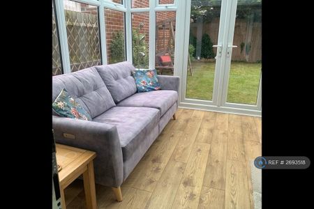 1 bedroom in a house share to rent - Photo 4