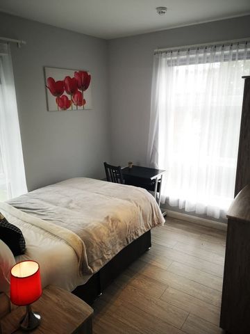 Amazing 4 bedroom flat - Photo 3