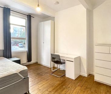 3 bedroom flat to rent - Photo 6