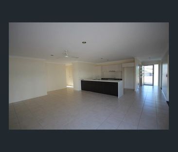 Spacious Comfortable Living Huge Yard - Photo 6