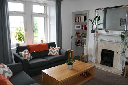 VERY WELL PRESENTED 2 BED FLAT – ABBOTSFORD STREET , DUNDEE - Photo 2