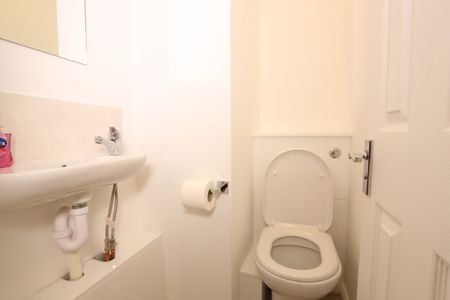 Spey Street – Room 2 - Photo 5
