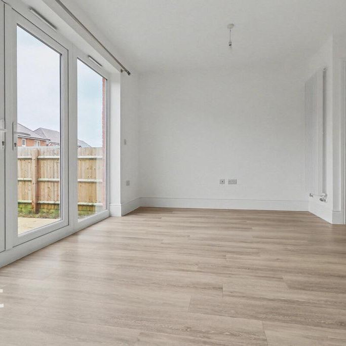 3 bedroom semi-detached house to rent - Photo 1