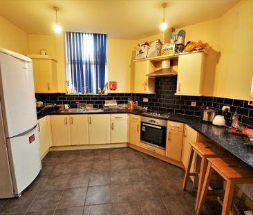 5 bedroom flat to rent - Photo 4