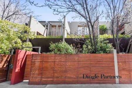 Sophisticated 1-Bedroom Residence in the Heart of Prahran - Photo 3