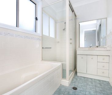 1/2 Sampson Place, Figtree NSW 2525 - House For Rent | Domain - Photo 5