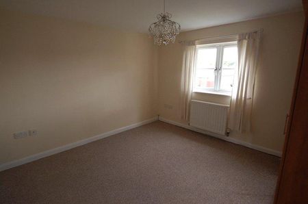 4 bedroom detached house to rent - Photo 2