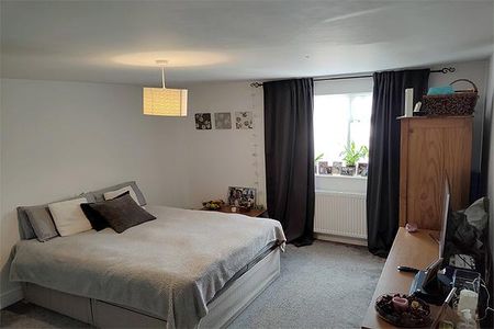 3 bedroom flat to rent - Photo 3