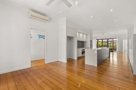 THE PERFECT ENTERTAINER&mldr; - Photo 5