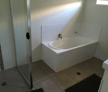 42 Dickens Avenue, Ooralea - Photo 5