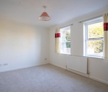 3 bedroom end of terrace house to rent - Photo 2