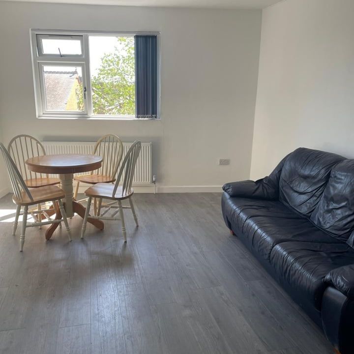 2 Bed Flat, Melton Road, LE4 - Photo 1