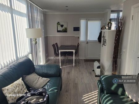 1 bedroom bungalow to rent - Photo 2
