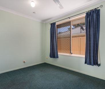 Spacious Family Home in Convenient Flinders View Location - Photo 5