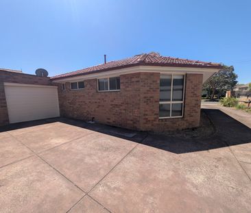 Oversized two bedroom living! - Photo 6