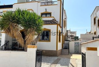 Alquiler de chalet adosado en Calle Ciruelo s/n