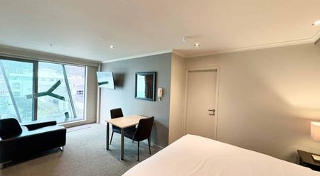 City view Studio on Tory Street - 6 month tenancy - Photo 4