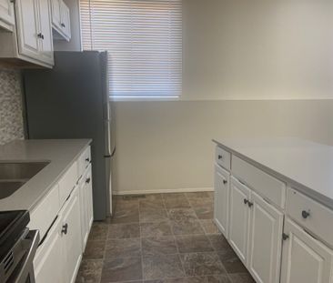 2 5805 56 Avenue - Photo 1