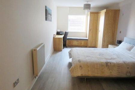 High Street - Photo 5