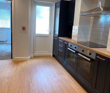 6 Bed Terraced House, Lidderdale Road, L15 - Photo 3