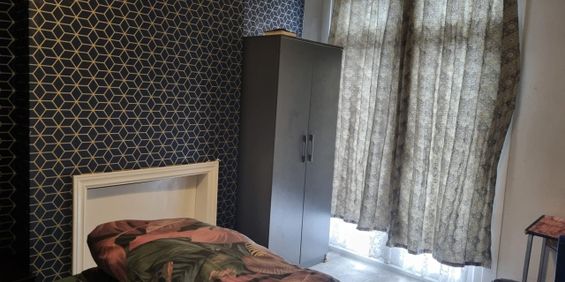 Room in a Shared House, Hall Green, B28 - Photo 3