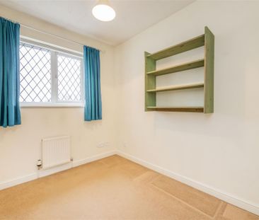 3 bed House - Detached To Let - Photo 6