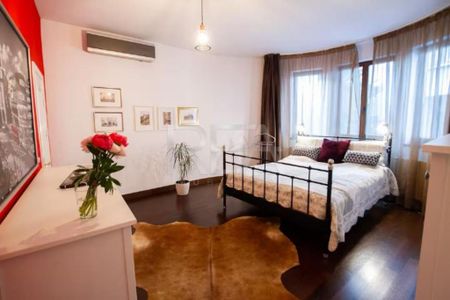 Apartament in vila cu garaj in zona Polona - Fotografie 3