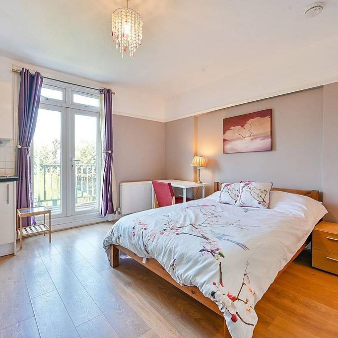 Studio to rent - Photo 1