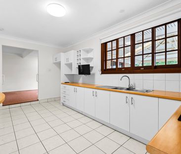 Perfect location, Perfect Price, Perfect Property! Sparkling Blue S... - Photo 4