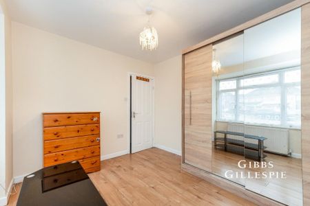 4 bedroom semi-detached house to rent - Photo 5