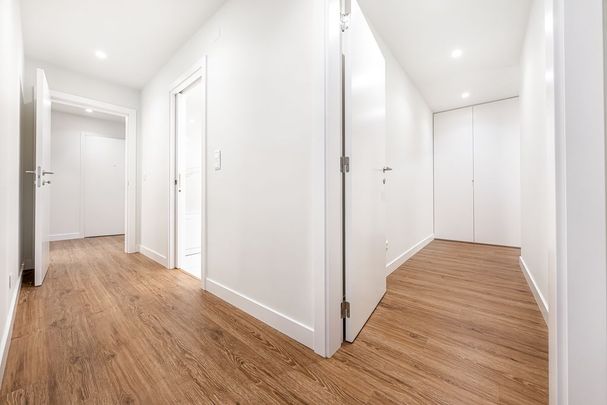 5 room luxury Flat for rent in Arereiro, Lisbon - Photo 1