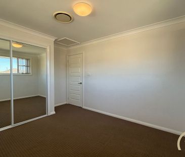 Perfect Family Home in the Heart of Middleton Grange&excl; - Photo 4