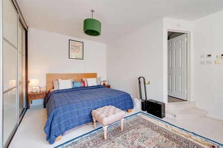 Wavel Mews, South Hampstead, London - Photo 4