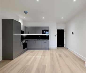 Rye Close, Fleet, Hampshire, GU51 - Photo 2